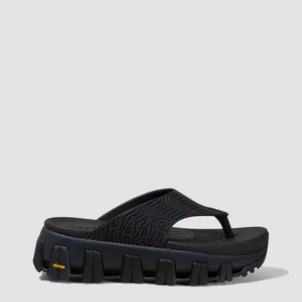 P448 Black Chunky Platform Toe-Post Sandals
